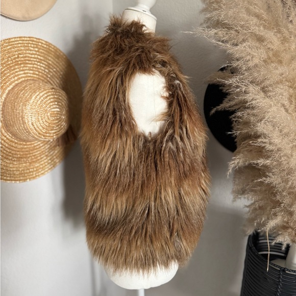 Faux Fur Vest - Picture 2 of 7